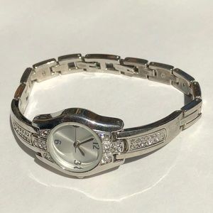 Thin silver rhinestone watch *new battery*